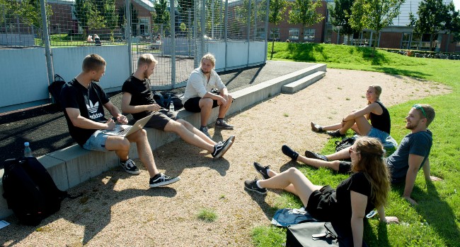 Forskere på Aalborg Universitet har undersøgt unges overgange til voksenlivet. Foto: AAU