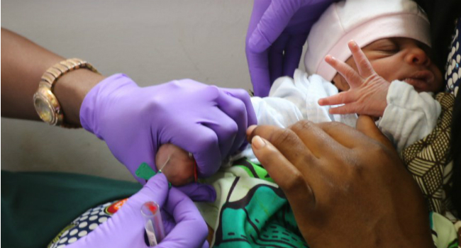 Bedre børnevaccination med Big Data: Ny forskning kortlægger nyfødtes komplicerede første uge