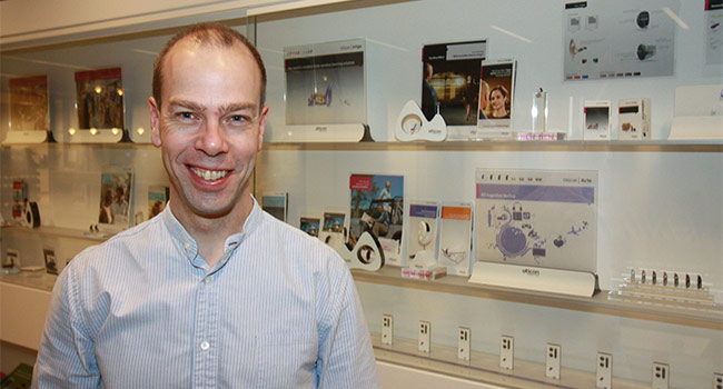 Oticon-specialist skruer op for lydforskningen på AAU