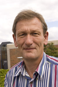 Professor og institutleder Kjeld Pedersen, Institut for Fysik, AAU.